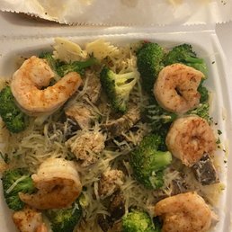 Jerk Chicken Alfredo Pasta with shrimp and broccoli Jerk Chicken Alfredo Pasta with shrimp and broccoli