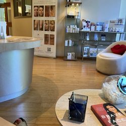 Advanced Skin Renewal - Waiting area