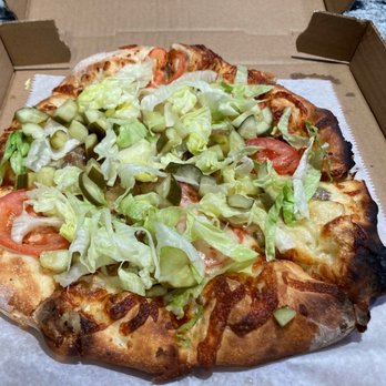 Sebago Brewing Company - Cheeseburger Pizza with all the fixins - Breweries Near Me - Gorham, Maine