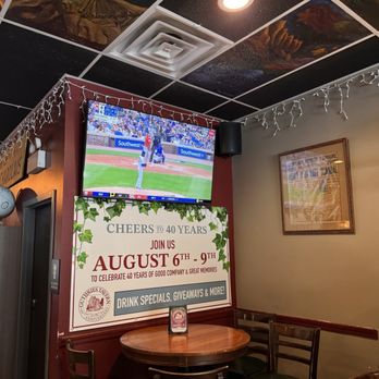 Guthries Tavern - Interior - Bars Near Me - Chicago, Illinois