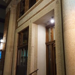 Victoria's Tavern - Beautiful building!