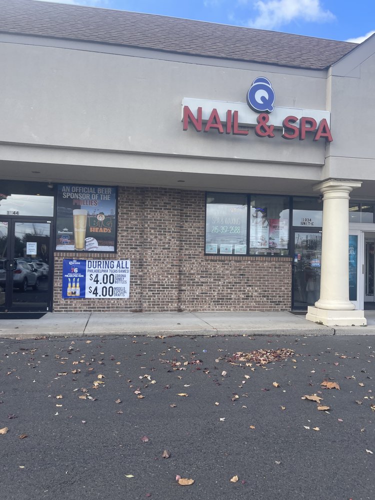 Q Nail & Spa Logo