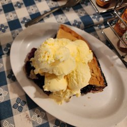 Grammas Country Kitchen - Blueberry pie Ala mode