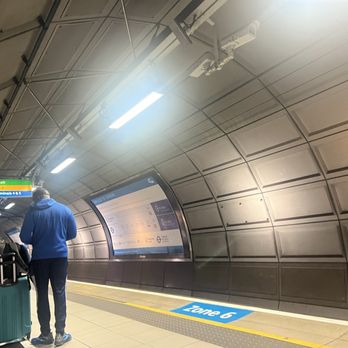 Heathrow Airport - Tunnel for train - Airports Near Me - Hounslow, XGL