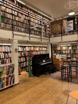 Rönnells Antikvariat by null