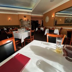 Bobby's Downtown - Dining room