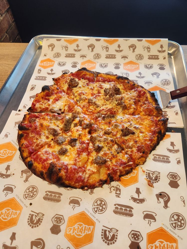 Food from Ah-Beetz New Haven Pizza