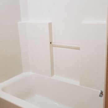 Top-Notch Professional Cleaning Service - Bath tub sparkly white! - Home Cleaning Near Me