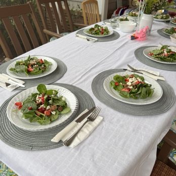Gringo Ninja - Spinach, strawberry, pecan and feta salad - Personal Chefs Near Me