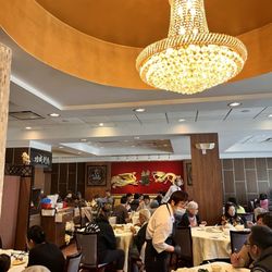 Western Lake Chinese Seafood Restaurant - Inside restaurant