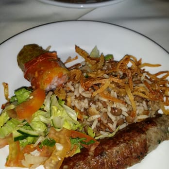 Stambul Comida Árabe - Sausage (not sure of the name), stuffed zucchini, rice and lentils, and salad. Mmm! - Turkish Near Me - Rio de Janeiro, RJ