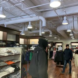 Tommy Hilfiger Outlet - Inside