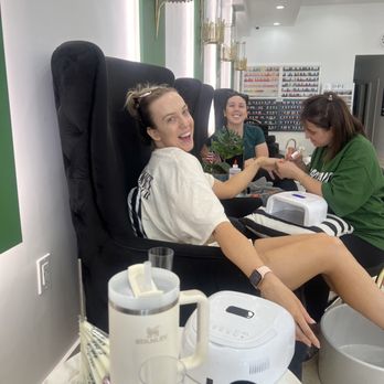 Salon De Manucure - Friends together at the salon! - Nail Salons Near Me - Los Angeles, California Salon De Manucure - Friends together at the salon! - Nail Salons Near Me - Los Angeles, California