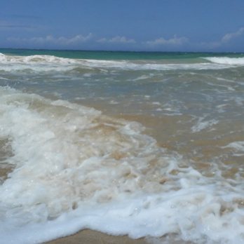 Condado Beach - Beautiful day and clear waves - Beaches Near Me - San Juan, Puerto Rico Condado Beach - Beautiful day and clear waves - Beaches Near Me - San Juan, Puerto Rico