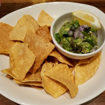 Yard House - Guacamole and chips - guac n chips - Bars Near Me - Roseville, California