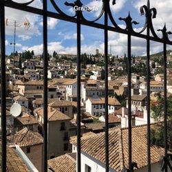 Huerto del Loro - Ideal para pasar una tarde Agustí con amigos. Si vienes de fuera de Granada es imprescindible . En la terraza se ve El Barrio de Sacromonte