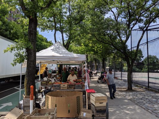 Sunnyside Greenmarket by null