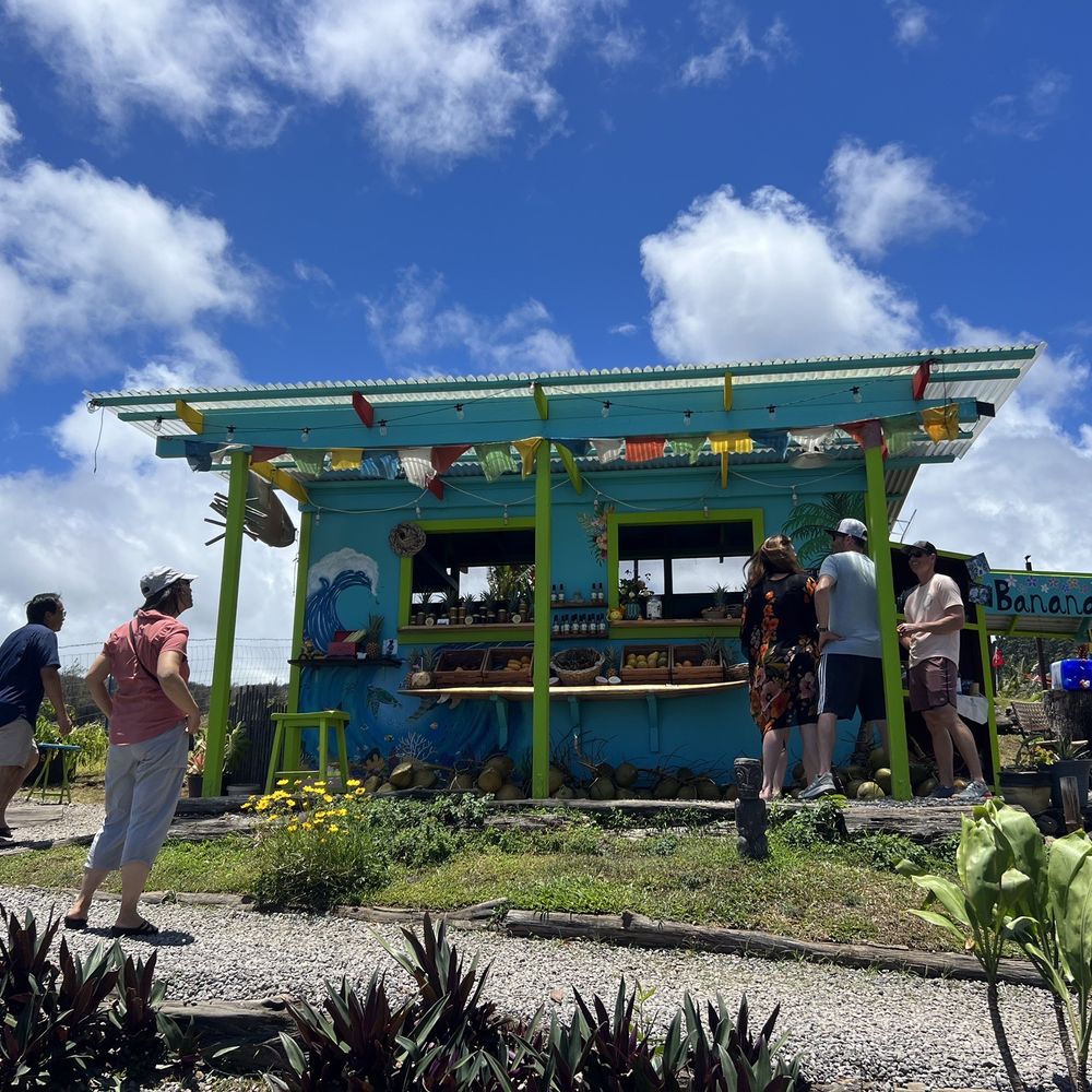 Waipi’o Fruit Shack - people standing outside - Fruits & Veggies Near Me - Honokaa, Hawaii Waipi’o Fruit Shack - people standing outside - Fruits & Veggies Near Me - Honokaa, Hawaii