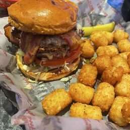 Gauc Burger with cheese and bacon and gc!! Very tasty!!