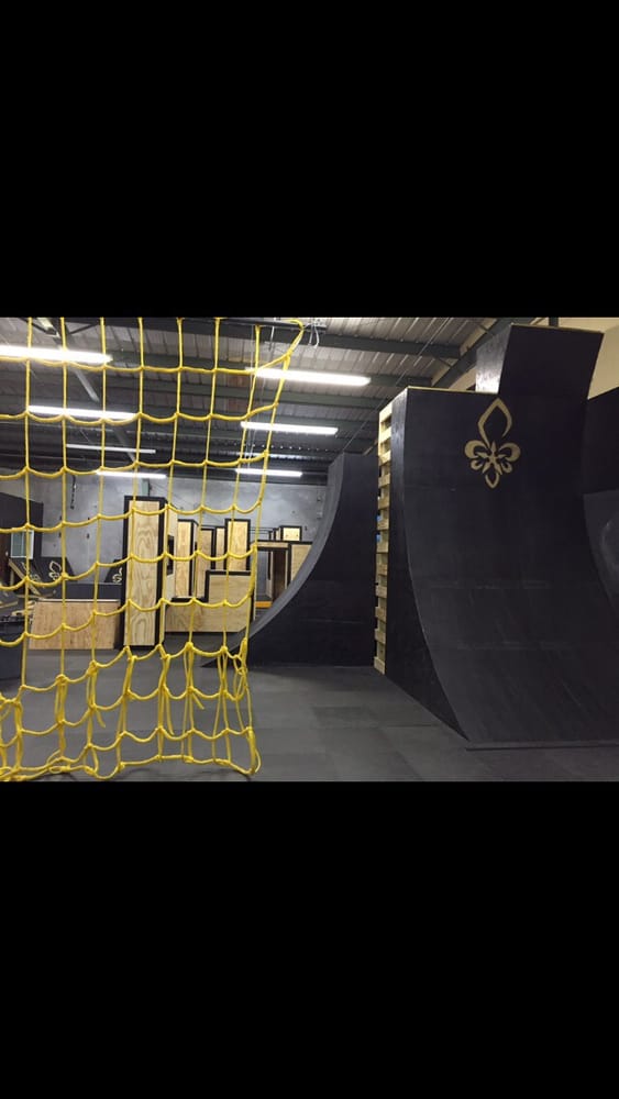 Nola Muscle Park Logo