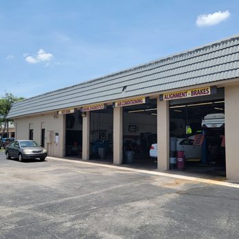 Ridge Plaza Tire & Auto - Side auto bay view - Tires Near Me - Davie, Florida Ridge Plaza Tire & Auto - Side auto bay view - Tires Near Me - Davie, Florida