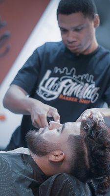 La Familia Barbershop by null