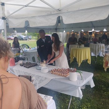 Succulent - We had 4 flavors cupcakes and a cake delivered on our wedding day. Everyone loves them! - Bakeries Near Me