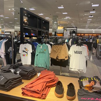 Nordstrom Woodfield Shopping Center - Department Stores Near Me - Schaumburg, Illinois