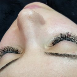 Exclusive Lash Bar!