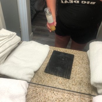 Days Inn by Wyndham Wrightstown McGuire AFB/Bordentown - The mirror was so filthy and random towels where just sitting there. - Hotels Near Me - Wrightstown, New Jersey