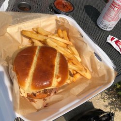 Piggy's BBQ, Wings & Fish