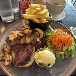Camo's - Steak sandwich