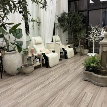 Iv&Co - Main IV room, anti-gravity chairs, beautiful fountain, tons of plants!! - Medical Spas Near Me - Sioux Falls, South Dakota