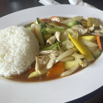 Tip Thai Cuisine - Mixed vegetables with chicken - Thai Near Me - Starke, Florida Tip Thai Cuisine - Mixed vegetables with chicken - Thai Near Me - Starke, Florida