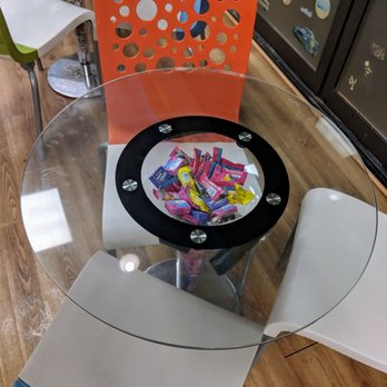 Market Square - Yogurt: Tables - Ice Cream & Frozen Yogurt Near Me - Chicago, Illinois