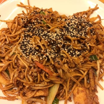 Wok To Walk - Egg noodle base with chicken with Saigon sauce (garlic and black pepper) and sesame seeds! - Wok Near Me - Amsterdam, New Hampshire