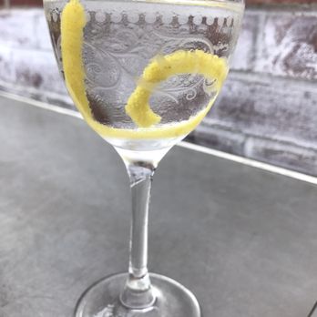 Cindy's Rooftop - Perfect martini with a twist - New American Near Me - Chicago, Illinois