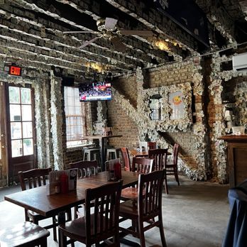 The Griffon - Seating - Pubs Near Me - Charleston, South Carolina The Griffon - Seating - Pubs Near Me - Charleston, South Carolina