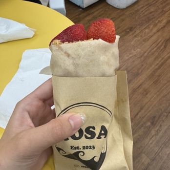 Mosa - Mini crepe style with strawberry and cookies n cream. - Desserts Near Me - Honolulu, Hawaii Mosa - Mini crepe style with strawberry and cookies n cream. - Desserts Near Me - Honolulu, Hawaii