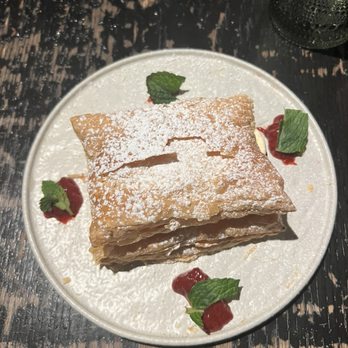 PLANTA Queen Coconut Grove - Strawberries and cream puff - Sushi Bars Near Me - Coconut Grove, Florida