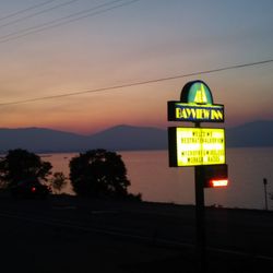 Bayview Inn - Lake view