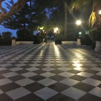 Jardines de Alameda Apodaca - Parks Near Me - Cádiz, California