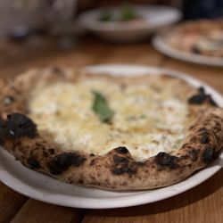 IL Posto - Five cheese pizza