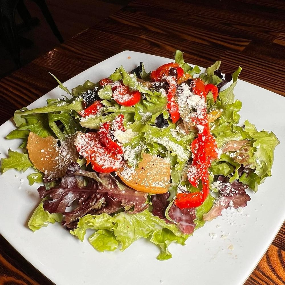 Max and Leo's - Mixed Mesclun Greens (this is only half; they split it for us) - Pizza Near Me - Chelmsford, Massachusetts Max and Leo's - Mixed Mesclun Greens (this is only half; they split it for us) - Pizza Near Me - Chelmsford, Massachusetts