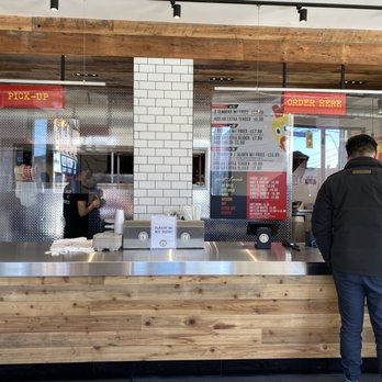 Dave's Hot Chicken - Chicken Shop Near Me - Toronto, Ontario