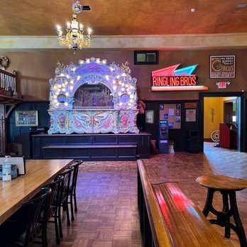 AL. Ringling Brewing - Electric Organ that plays circus music from the big top. Ringling Brothers Circus. - Brewpubs Near Me - Baraboo, Wisconsin