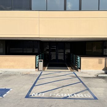 Kristin Karlyn, MD - Entrance on second floor parking at new location at 301 South Fair Oaks Suite 208 Pasadena, CA - Internal Medicine Near Me - Pasadena, California Kristin Karlyn, MD - Entrance on second floor parking at new location at 301 South Fair Oaks Suite 208 Pasadena, CA - Internal Medicine Near Me - Pasadena, California