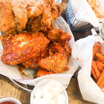 bb.q Chicken - Combo half original and half spicy sauce With also got a side order of (M) wings honey soy sauce - Korean Near Me - Arlington, Texas bb.q Chicken - Combo half original and half spicy sauce With also got a side order of (M) wings honey soy sauce - Korean Near Me - Arlington, Texas