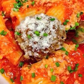 Common Kitchen Meatball Co - Traditional rosemary beef meatball over fresh rigatoni - Food Trucks Near Me - Warren, Vermont Common Kitchen Meatball Co - Traditional rosemary beef meatball over fresh rigatoni - Food Trucks Near Me - Warren, Vermont