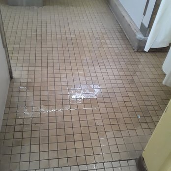 Tufts Pool - Medford Community Pool - 4 or 5 shower stalls. first shower has a drain that doesnt work, fyi. 3rd shower is broken. - Swimming Pools Near Me - Medford, Massachusetts